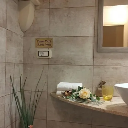 Piazza Verdi Liberty House * לצ'ה